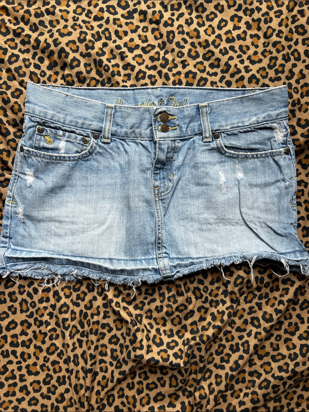 Vintage low rise Abercrombie & Fitch Distressed Denim Mini/Micro skirt